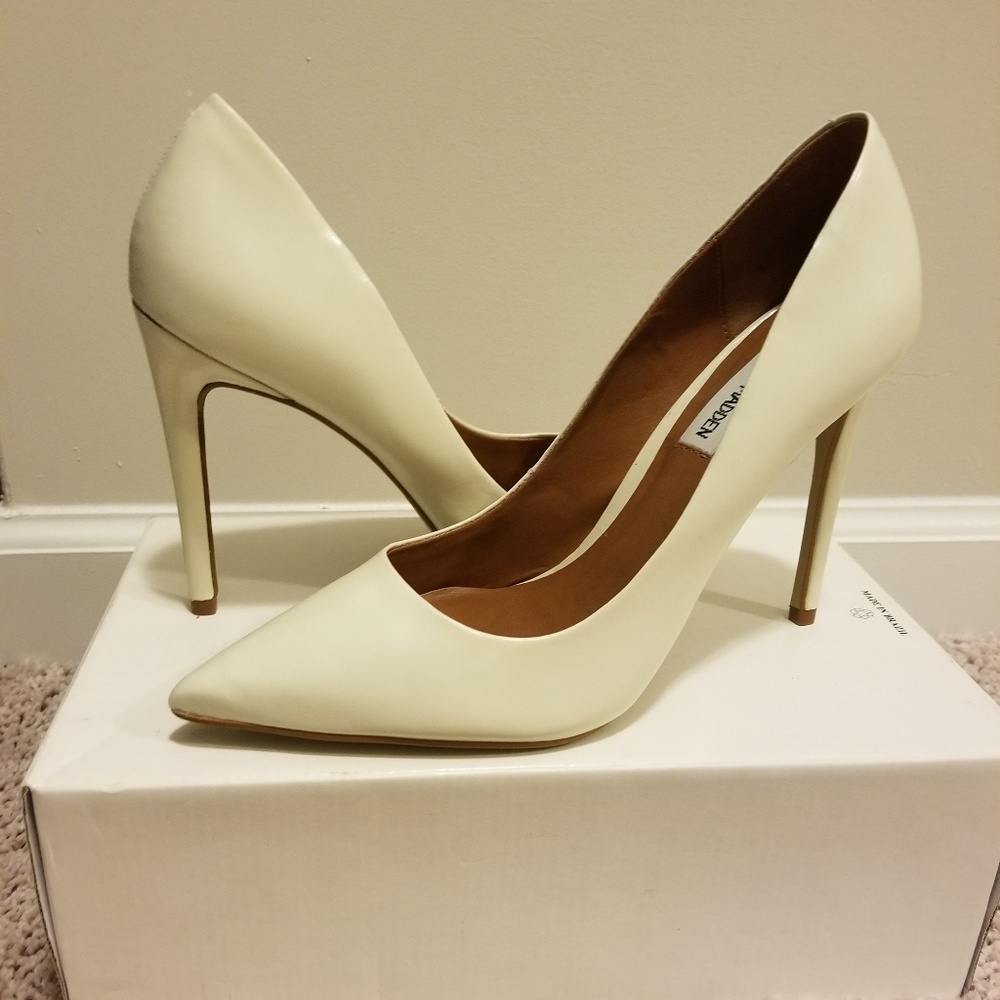 Steve Madden White Leather Pump